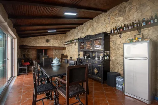 Moradia Térrea T5 com Piscina e Vista Deslumbrante – Serra de Aire e Candeeiros