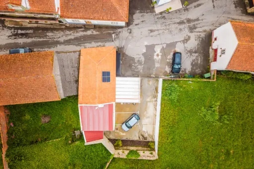 Loja com 102m2 | Logradouro de 170m2 | 2023