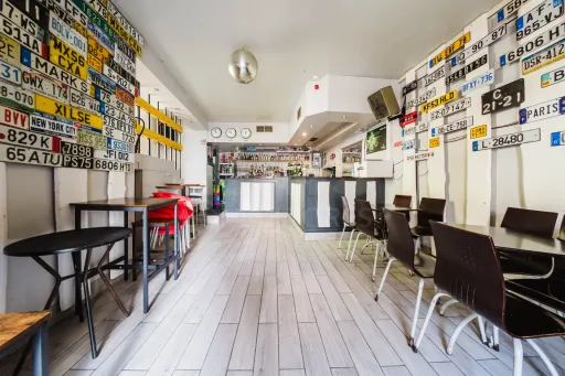 Imóvel Comercial no Centro de Peniche com Possibilidade de Conversão em Habitação