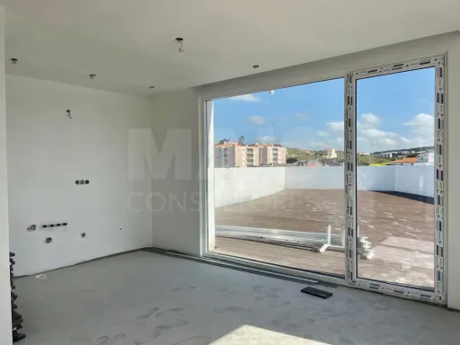 Exclusiva Penthouse Duplex T4 com Piscina Privada | Lourinhã
