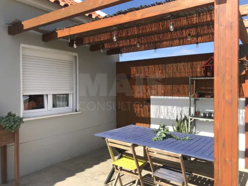 Quinta com moradia T4, piscina e anexos a 35 mint de Lisboa