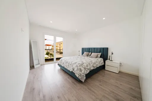 Apartamento T2 |Semi-novo | Varanda | Garagem Box |Atouguia da Baleia, Peniche