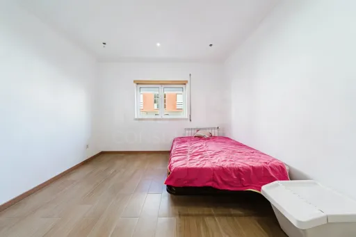 Apartamento T2 com terraço e garagem nas Caldas da Rainha