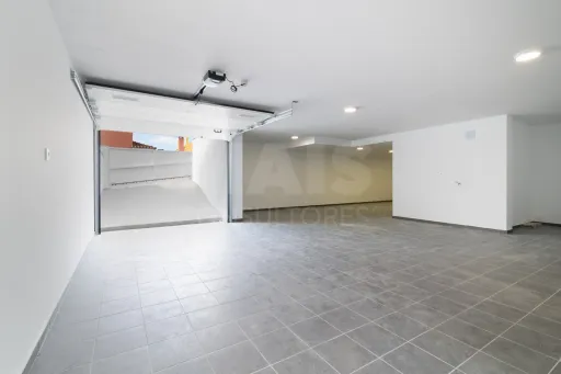 Moradia Geminada T4 + 1 em Famões