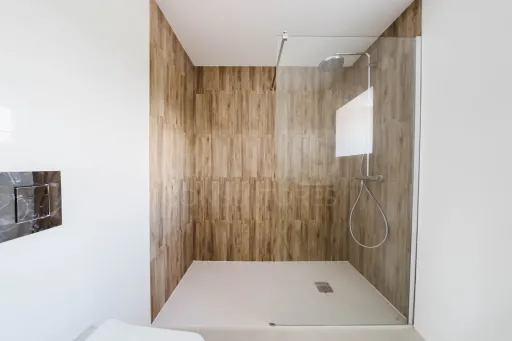 Moradia T3 Renovada C/ Logradouro e Anexos, São Bartolomeu, Lourinhã