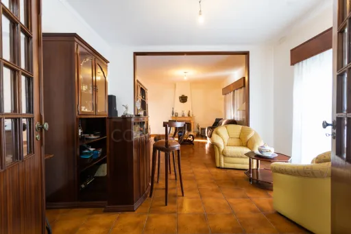 Moradia Térrea V3 com terreno urbano de 3780m2 no Alentejo