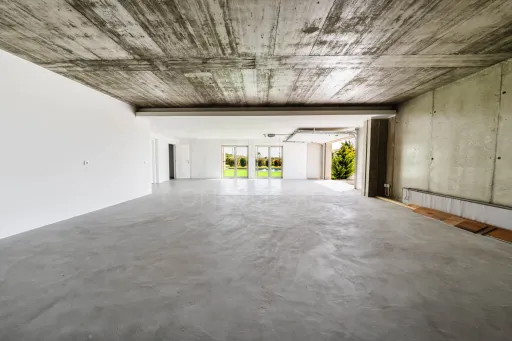 Moradia Contemporânea de Luxo com Vista Barragem, Piscina e 3.000m² Urbanos | Peniche