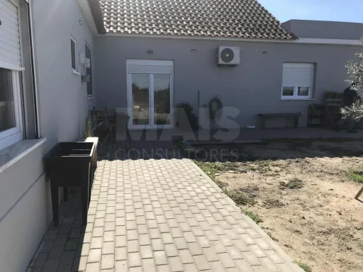 Quinta com moradia T4, piscina e anexos a 35 mint de Lisboa