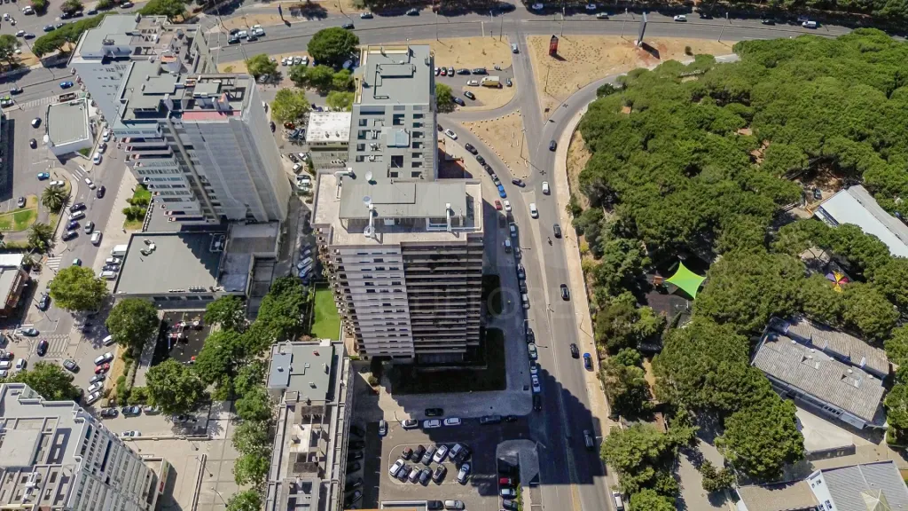 Oportunidade T4 Varandas, Estacionamento e Arrecadação no Restelo