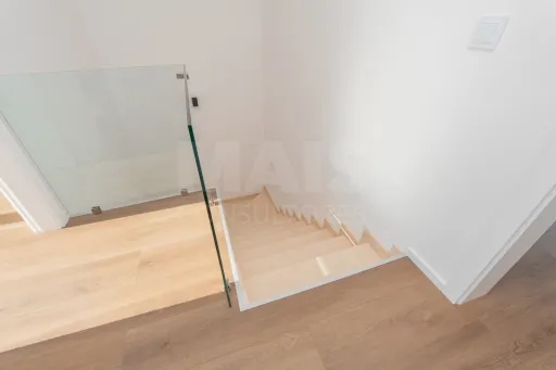 Moradia T3 contemporânea com piscina privada no Porto Alto