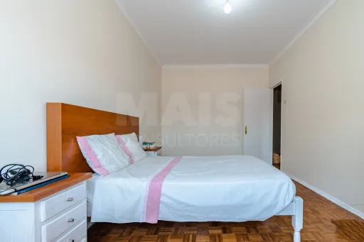 T2 with Double Living Room and Two Fronts - Castanheira do Ribatejo