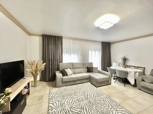 Apartamento T3 com excelente localização no Porto Alto