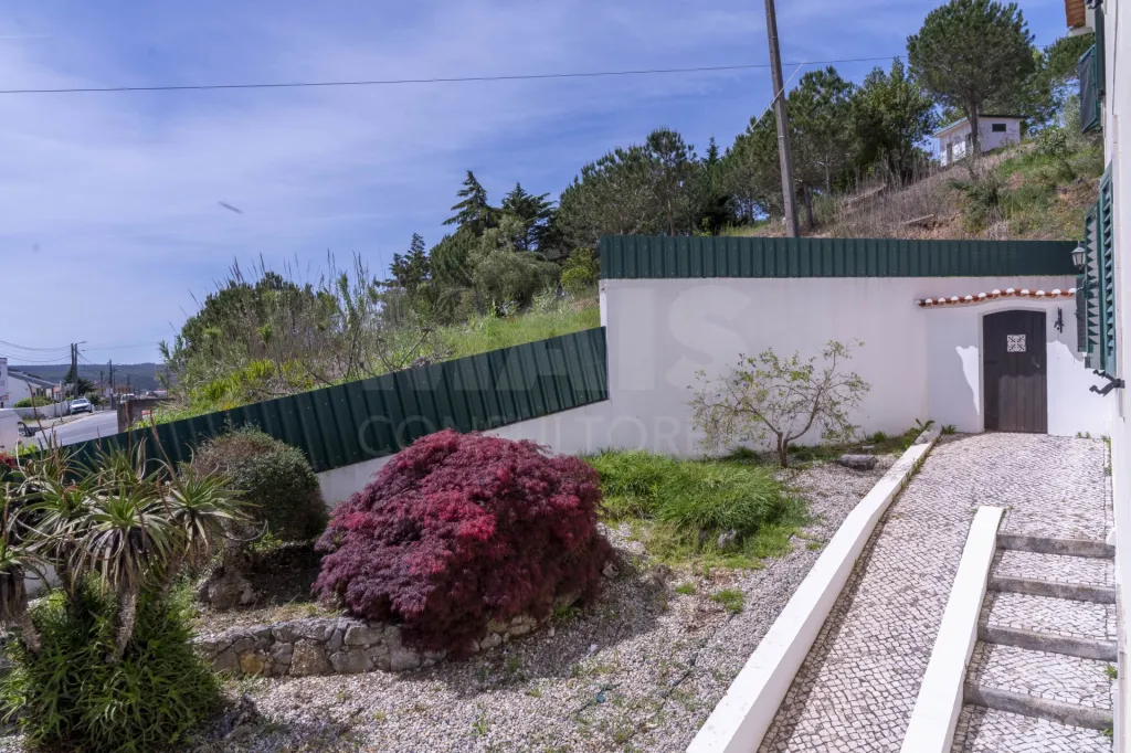 Moradia T4, centro do Cadaval, com garagem