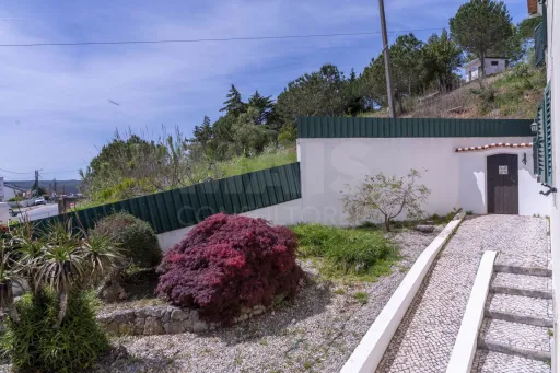 4-bedr. house, center of Cadaval, with garage