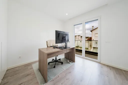 Apartamento T2 |Semi-novo | Varanda | Garagem Box |Atouguia da Baleia, Peniche