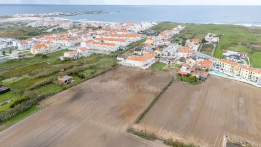 Terreno para Construção a poucos metros da Praia do Baleal