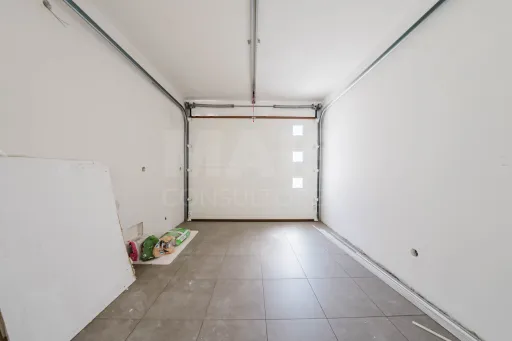 Moradia T4 com Garagem e Terraço