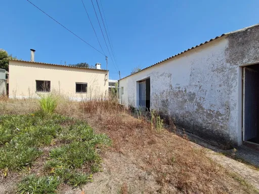 Moradia T2 c/ terreno em Salir de Matos