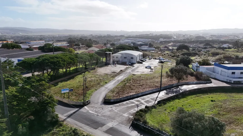 Warehouse on 9342m2 plot in Terrugem