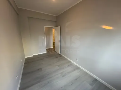 Apartamento T2 Oeiras Com Arrecadação