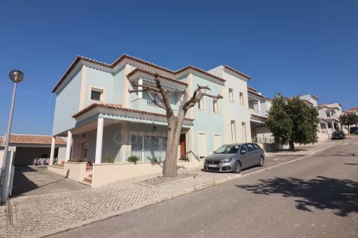 Moradia T4  Condomínio Fechado do Juncalinho