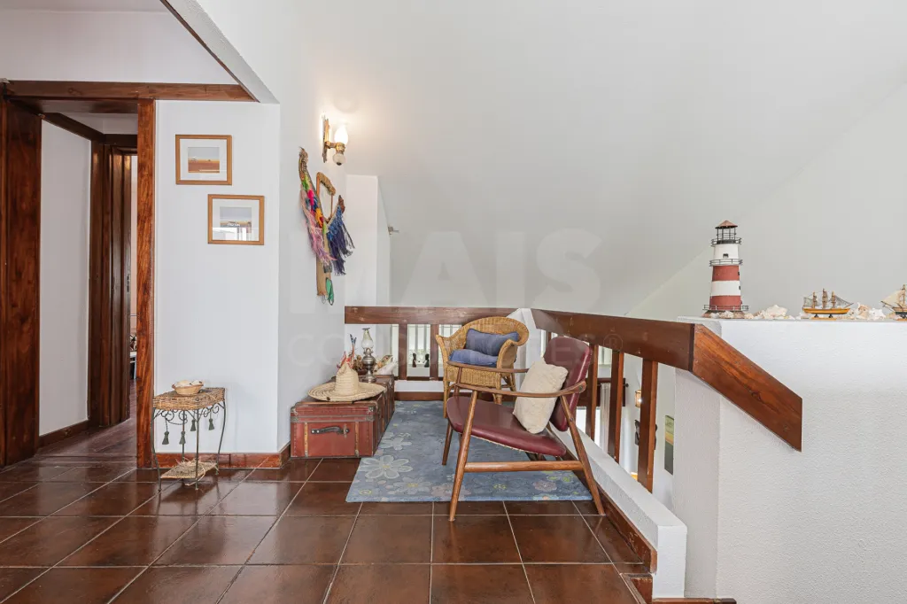 Moradia Contemporânea com terreno 700m2 em Soltroia – Próxima da Praia