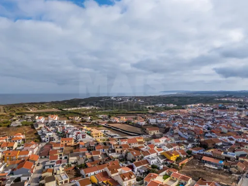 Construção de Moradia Nova com Piscina a Minutos da Praia do Baleal