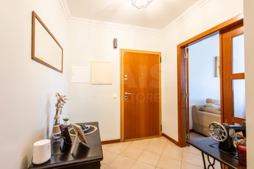 Apartamento T2 com garagem