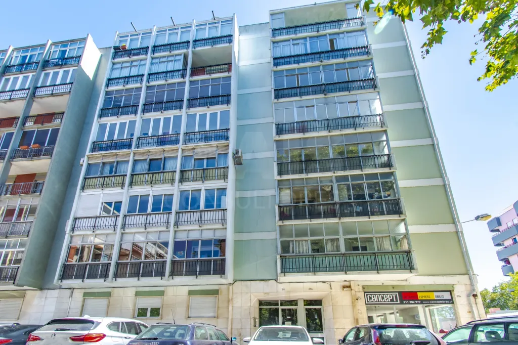 T4 Lumiar – Espaçoso Apartamento Próximo da Estação de Metro