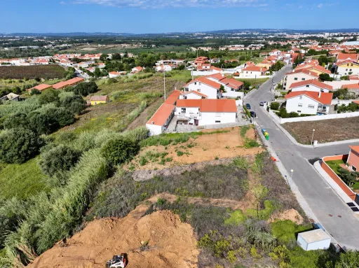 Lote Urbano para Moradia de 586 m2 | Gaeiras, Óbidos