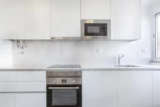 Apartamento T2 totalmente remodelado, Parque das Nações