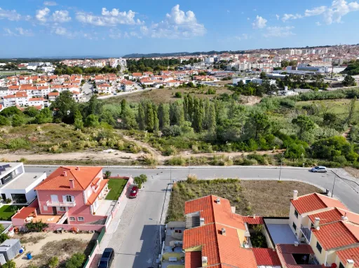 Lote urbano de 440 m² em Caldas da Rainha | Dê espaço ao seu próximo projeto