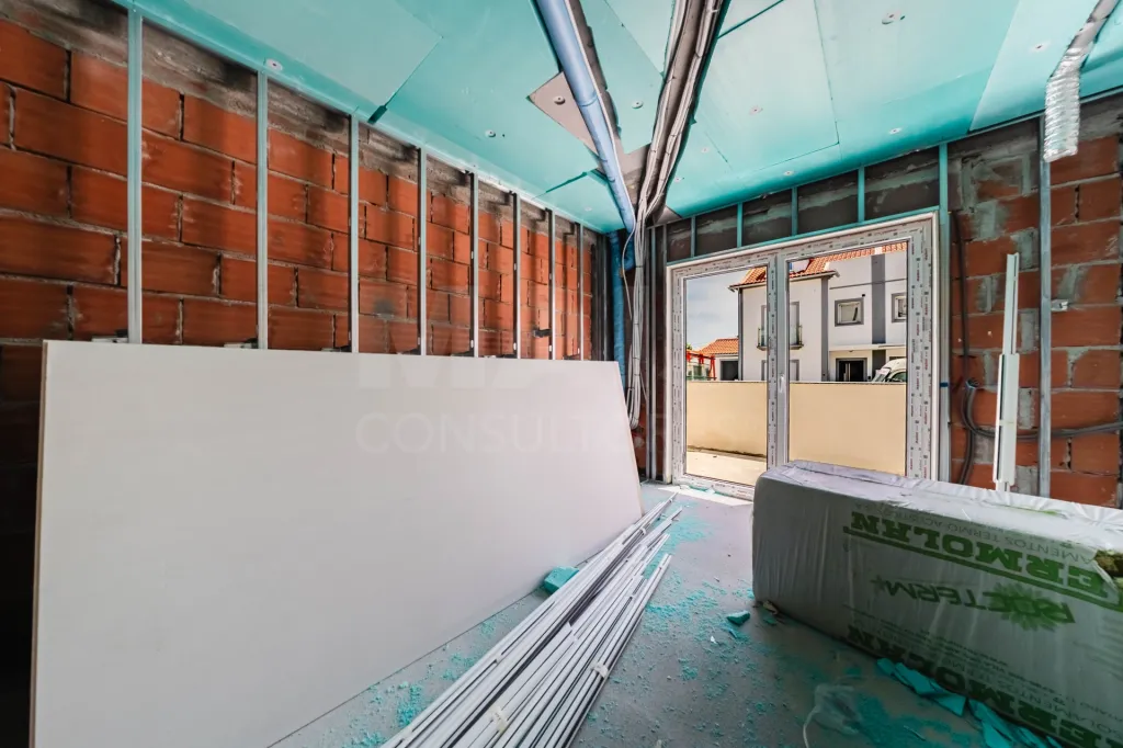 Fração M | apartamento T2 com Varanda e Garagem em Ferrel