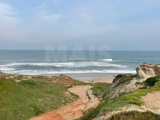 Terreno rústico | 2 acessos | 500m da Praia da Almagreira