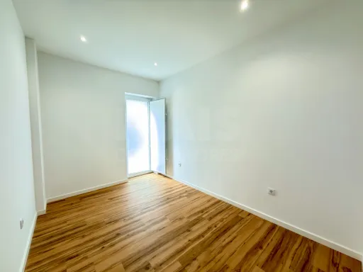 Moradia no coração de Peniche, totalmente renovada e com excelente potencial de investimento