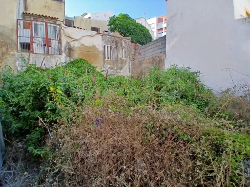 Moradia em Ruína com Excelente Potencial de Reconstrução em Vila Franca de Xira