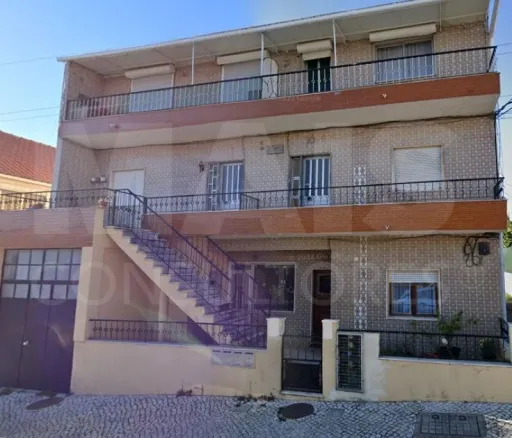 Refurbished 1-bedroom apartment in São João da Talha