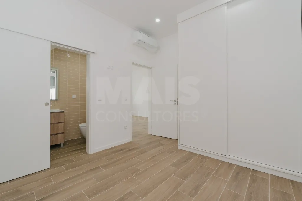 Moradia T4 Totalmente Remodelada com Logradouro em Coruche