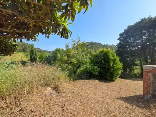 Moradia em construção em Salir de Matos