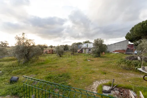 Moradia Térrea V3 com terreno urbano de 3780m2 no Alentejo