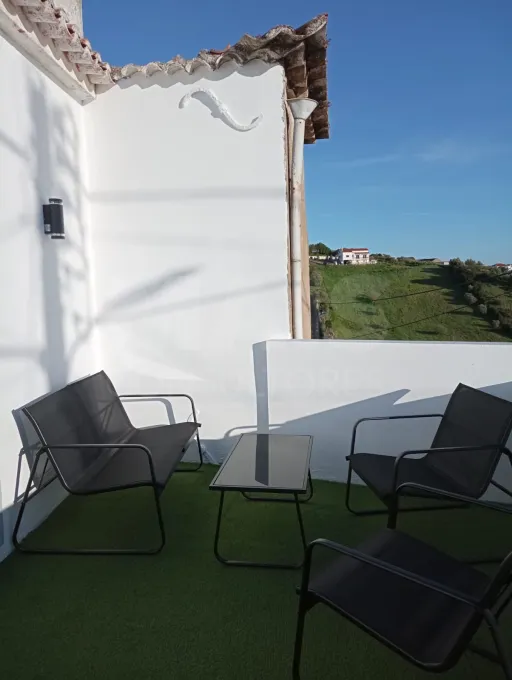 Refurbished 2-bedroom house with terrace