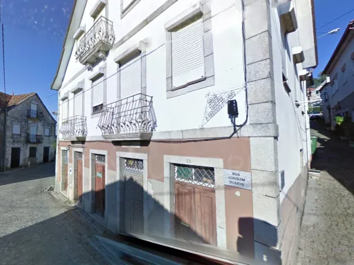 1921 Building for Renovation – Ideal for Business + Accommodation