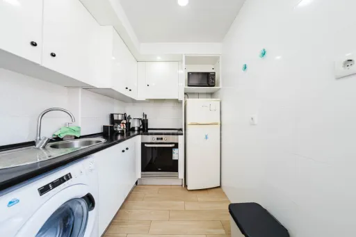 Apartamento T3+1 no Centro de Peniche com Terraço Privativo e Elevada Rentabilidade