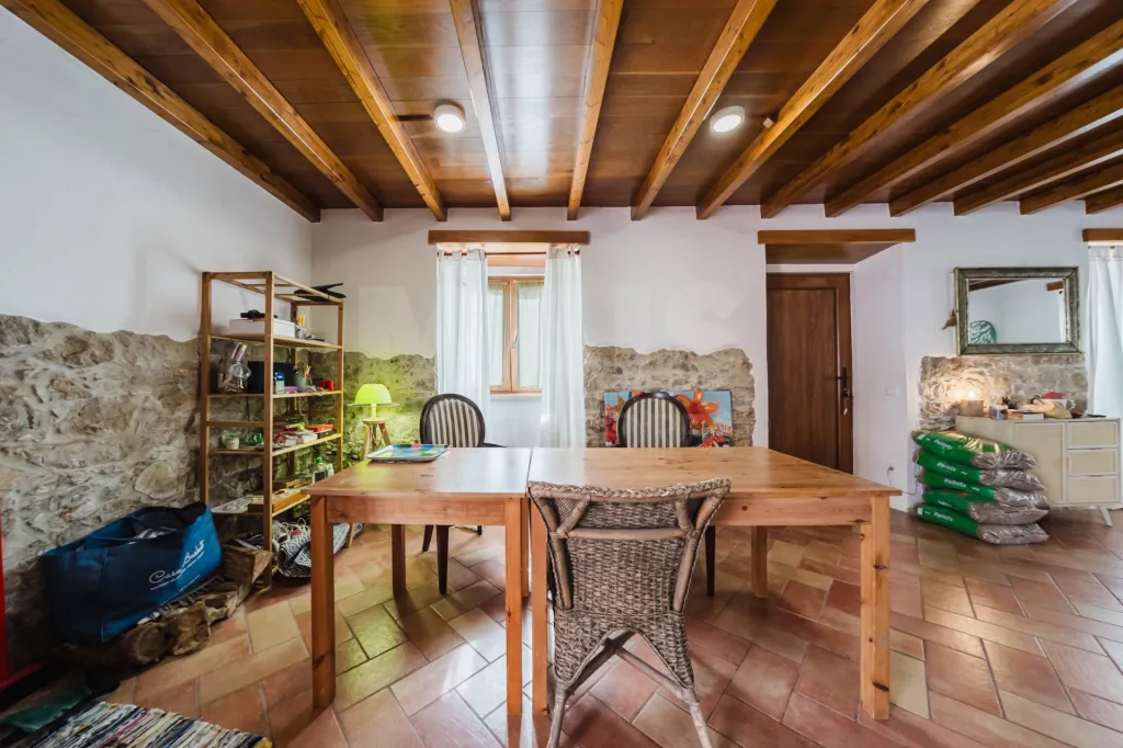 Moradia T2 transformada em T1 com charme tradicional – Serra d’El-Rei