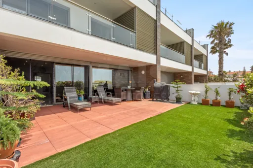 Moradia T4 com Vista Mar, Jacuzzi Panorâmico e Energia Solar | Lourinhã