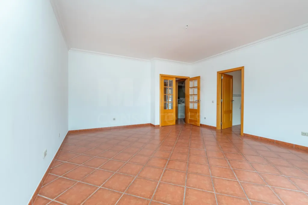 Apartamento T2 em Salvaterra de Magos com elevador, parqueamento e arrecadação