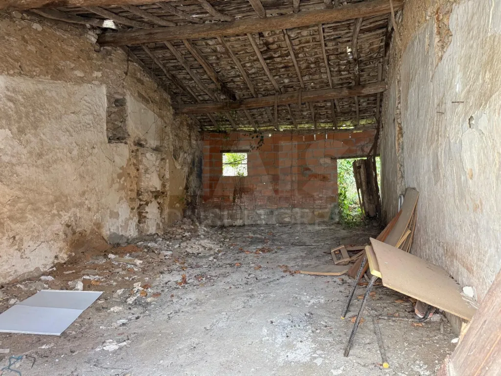 Ruins in Olho Marinho