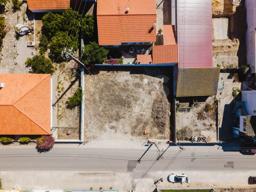 Lot with Plans for a 3-Bedroom House, Pool, Garage, and Garden in Olho Marinho, Óbidos