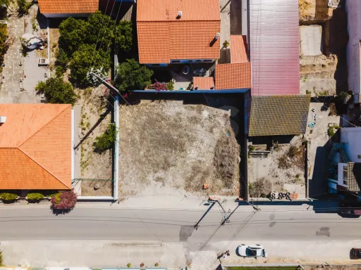 Terreno com Projeto para Moradia T3, Piscina, Garagem e Jardim em Olho Marinho, Óbidos