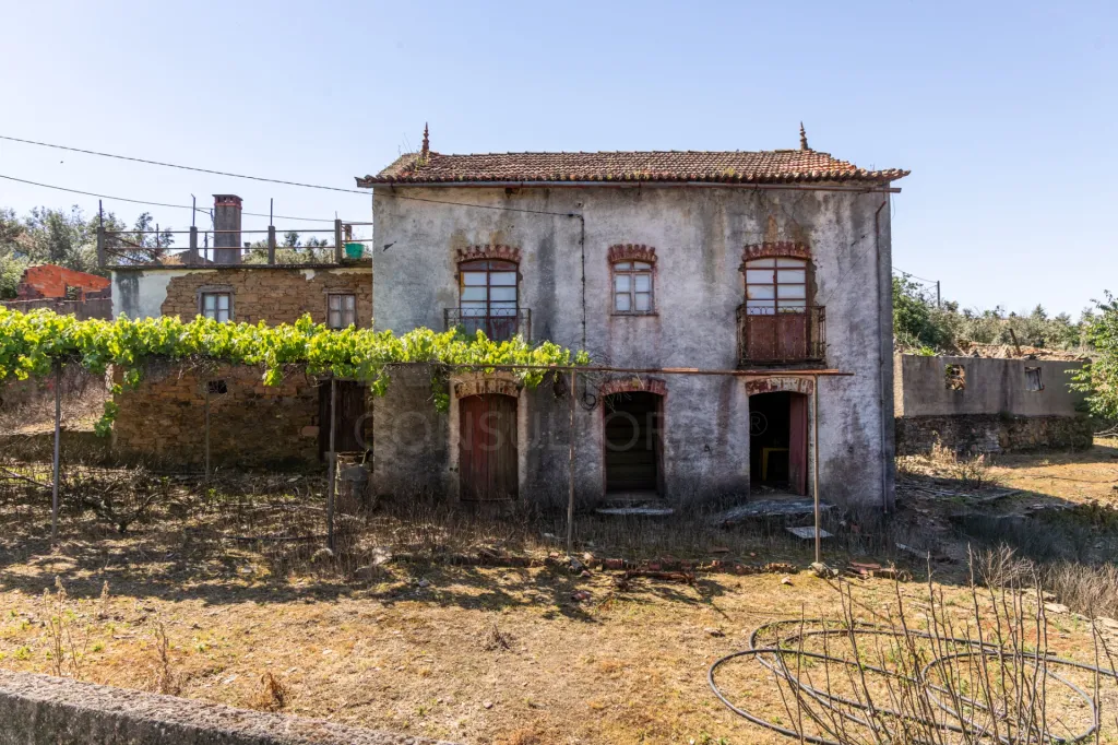 PROPRIEDADE DE CARÁTER NA N2 | 400 m² DE CONSTRUÇÃO, OLIVAL E POTENCIAL TURÍSTICO